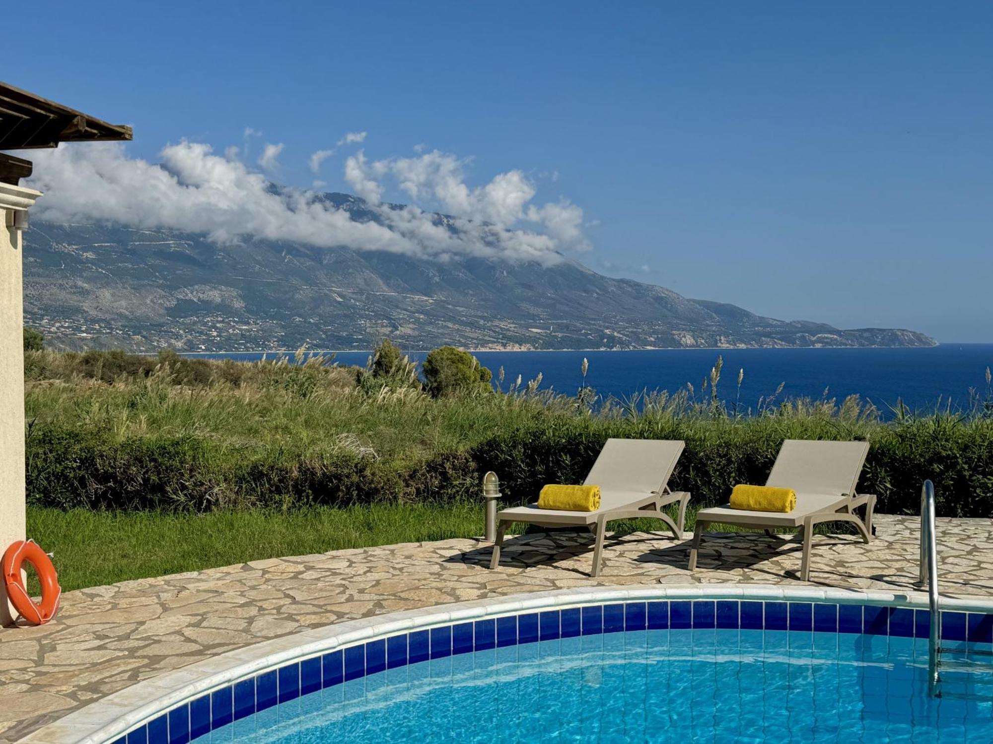 Villa Neptune Livathos  외부 사진