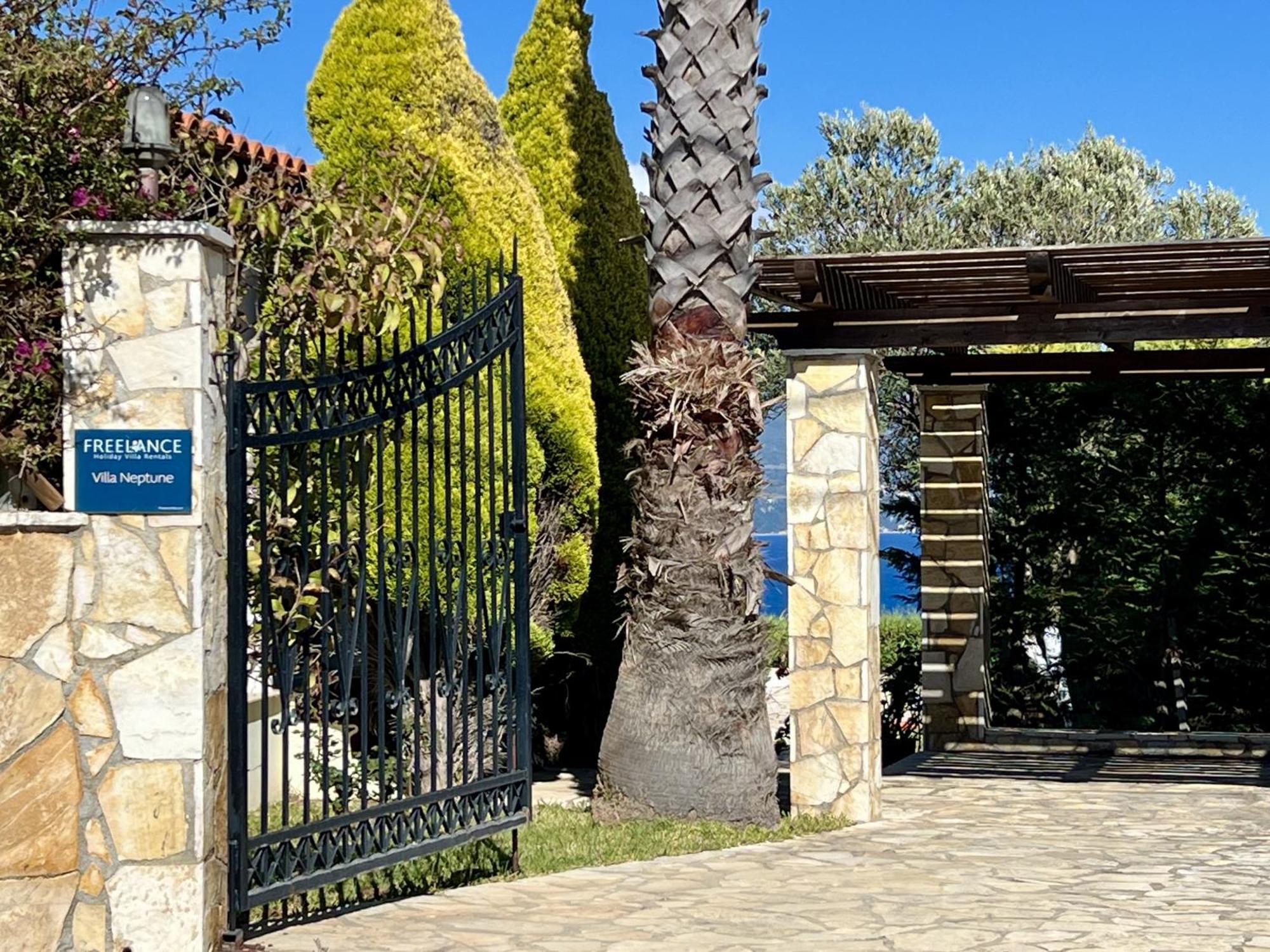 Villa Neptune Livathos  외부 사진